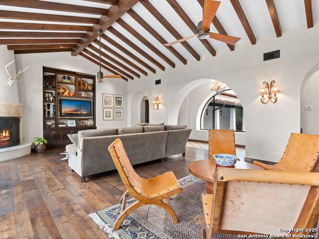 Listing photo id 13 for 2835 Palomino Springs