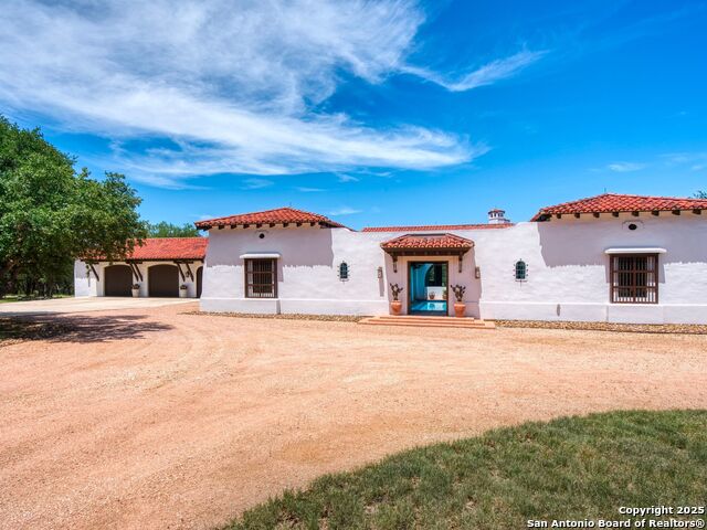 Listing photo id 2 for 2835 Palomino Springs