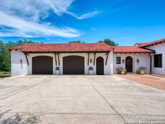 Listing photo id 3 for 2835 Palomino Springs