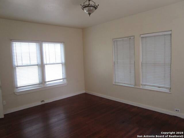 Listing photo id 9 for 412 Mistletoe Down