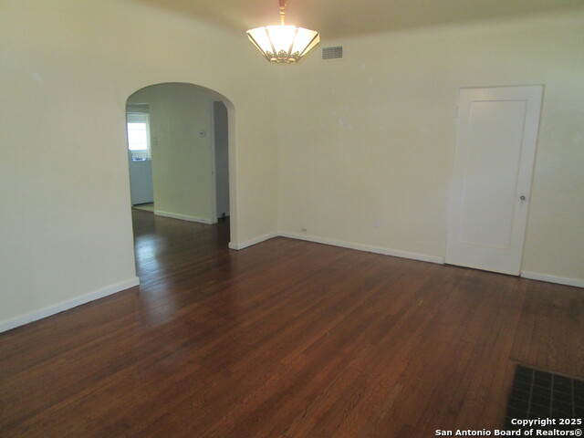 Listing photo id 0 for 412 Mistletoe Down