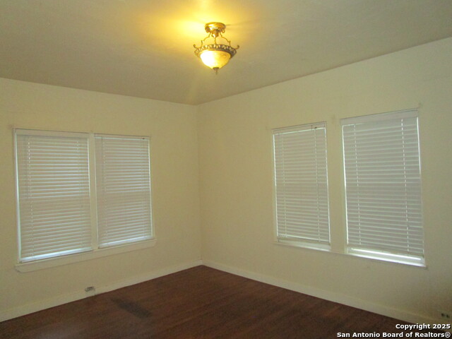 Listing photo id 7 for 412 Mistletoe Down