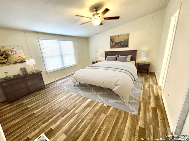 Listing photo id 8 for 23202 Post Oak