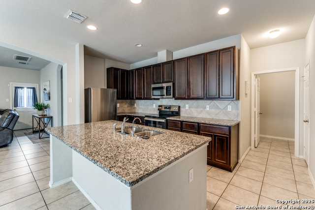 Listing photo id 3 for 4622 Acclaim