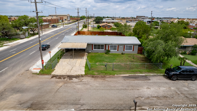 Listing photo id 18 for 803 Edwards E