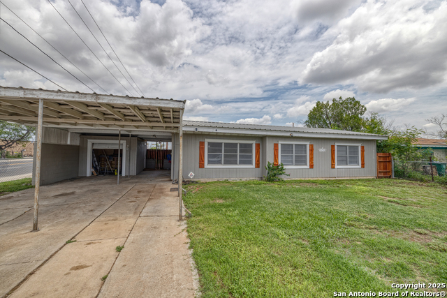 Listing photo id 1 for 803 Edwards E