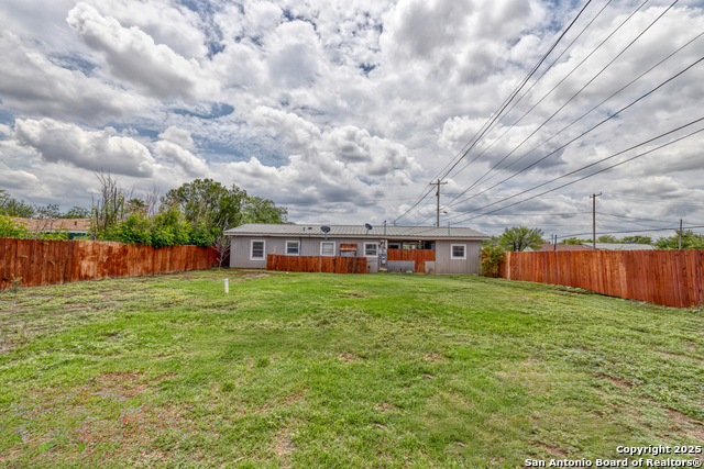 Listing photo id 2 for 803 Edwards E