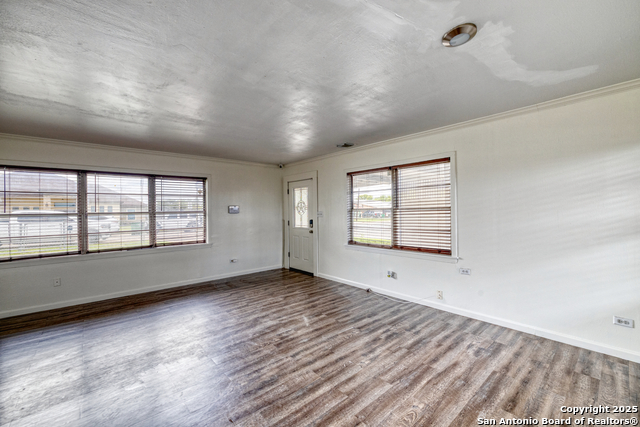 Listing photo id 6 for 803 Edwards E