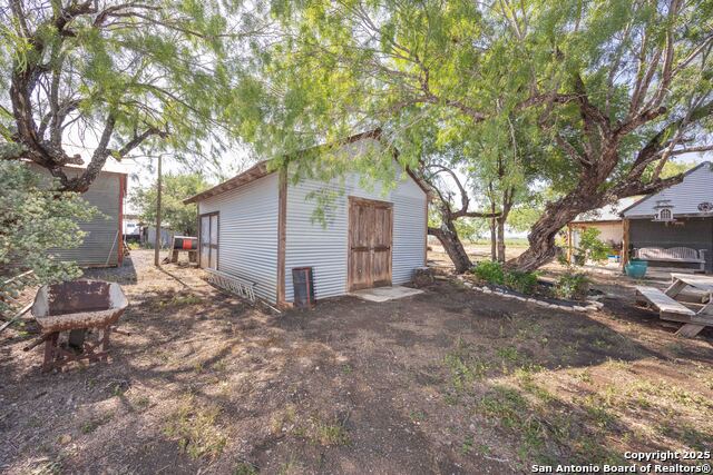 Listing photo id 21 for 1849 County Road 340
