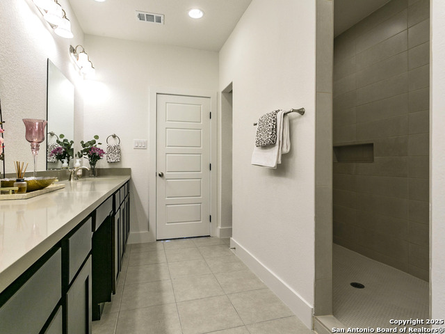 Listing photo id 12 for 1430 Hays