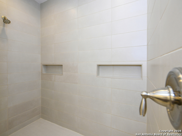 Listing photo id 13 for 1430 Hays