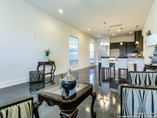 Listing photo id 4 for 1430 Hays