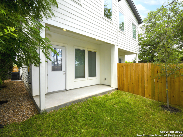 Listing photo id 6 for 1430 Hays