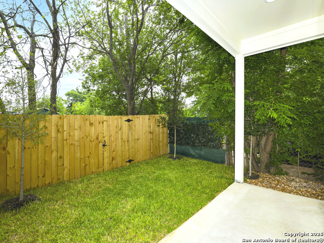Listing photo id 7 for 1430 Hays