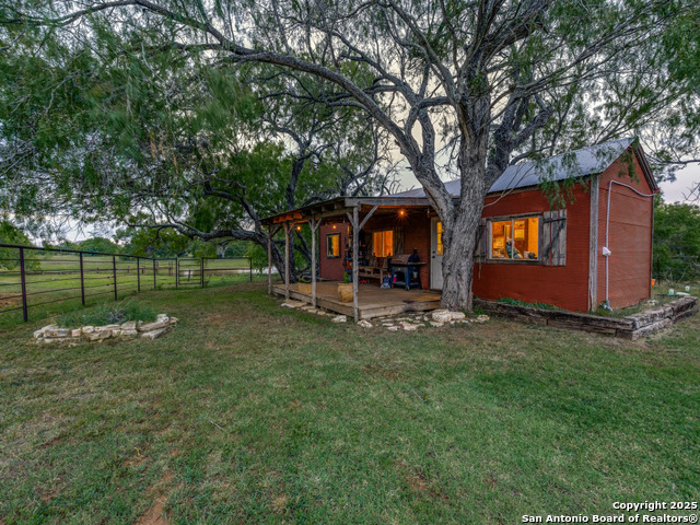Listing photo id 19 for 2831 County Road 430