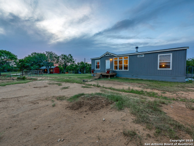 Listing photo id 1 for 2831 County Road 430