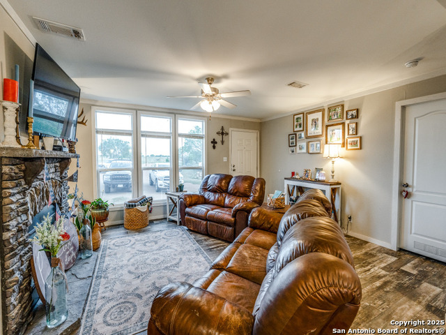 Listing photo id 2 for 2831 County Road 430