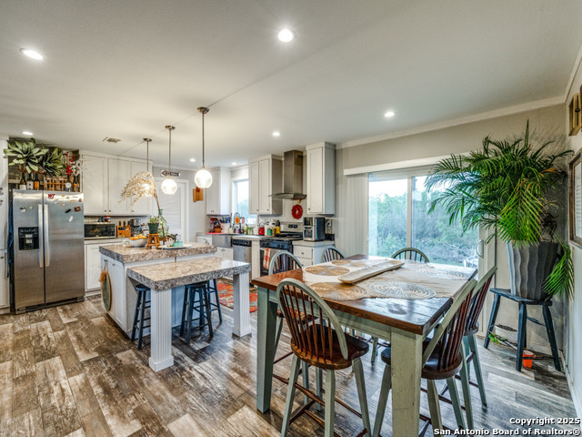 Listing photo id 4 for 2831 County Road 430