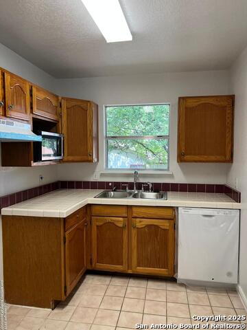 Listing photo id 11 for 5034 Driskill St