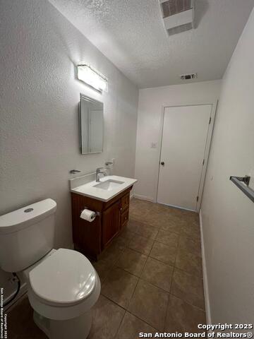 Listing photo id 17 for 5034 Driskill St