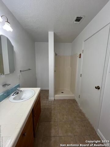 Listing photo id 24 for 5034 Driskill St
