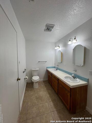 Listing photo id 25 for 5034 Driskill St