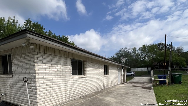 Listing photo id 1 for 5034 Driskill St