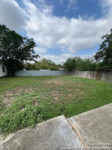 Listing photo id 30 for 5034 Driskill St