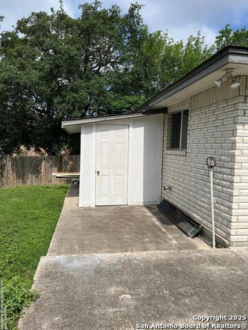 Listing photo id 32 for 5034 Driskill St