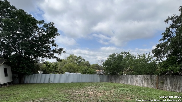 Listing photo id 3 for 5034 Driskill St