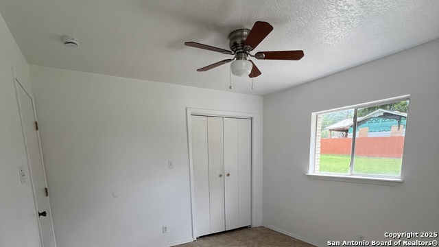 Listing photo id 4 for 5034 Driskill St
