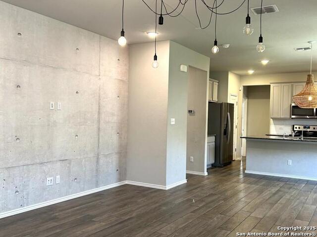 Listing photo id 4 for 7879 Abbey
