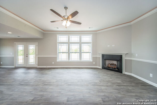 Listing photo id 3 for 142 Merion Ln