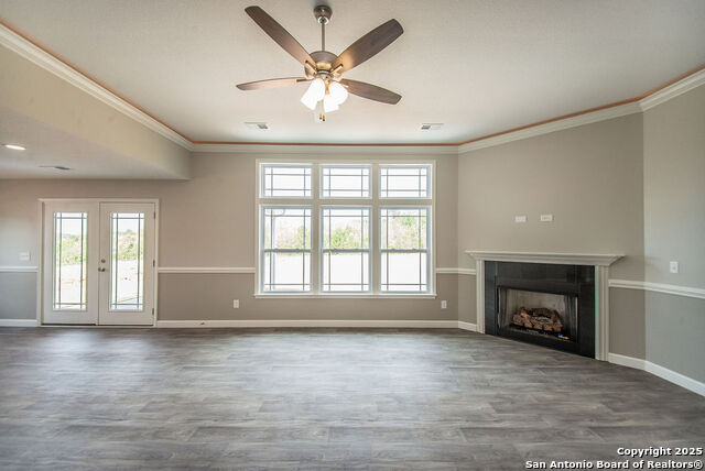 Listing photo id 5 for 142 Merion Ln