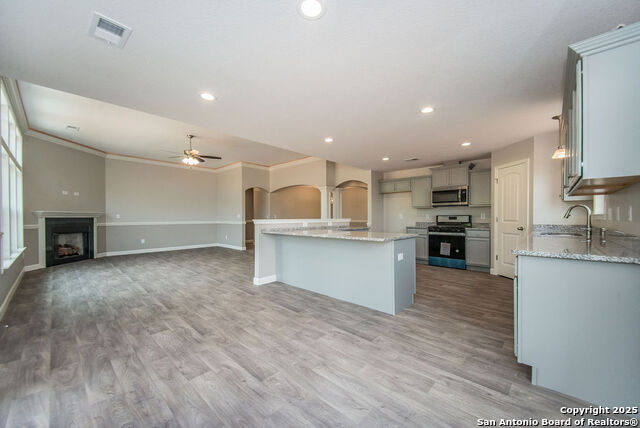 Listing photo id 6 for 142 Merion Ln
