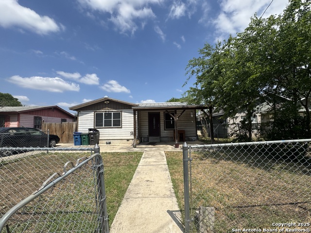 Listing photo id 0 for 2406 Dahlgreen