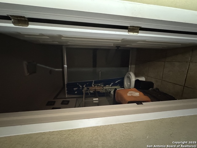 Listing photo id 24 for 2406 Dahlgreen