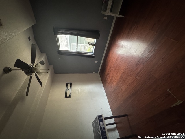 Listing photo id 25 for 2406 Dahlgreen