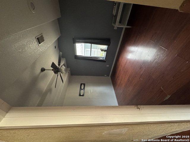 Listing photo id 26 for 2406 Dahlgreen