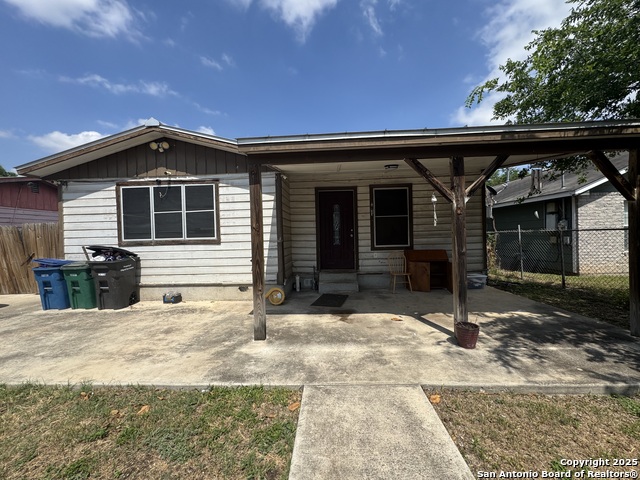 Listing photo id 1 for 2406 Dahlgreen