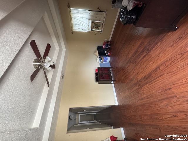 Listing photo id 28 for 2406 Dahlgreen
