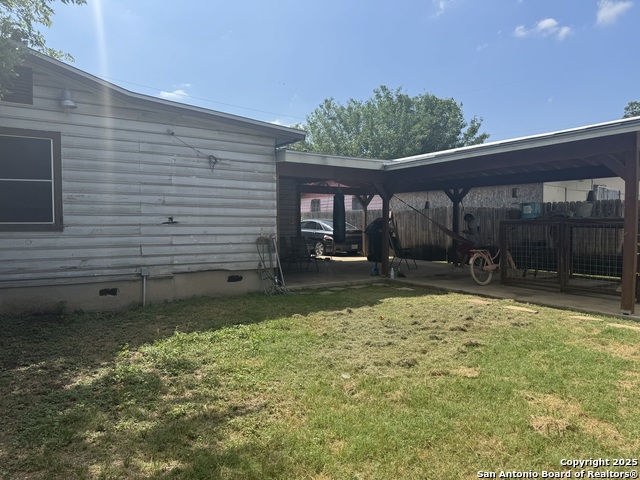 Listing photo id 2 for 2406 Dahlgreen