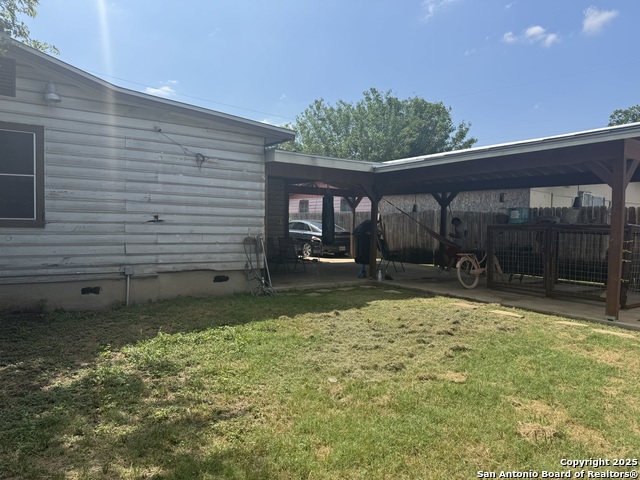 Listing photo id 3 for 2406 Dahlgreen
