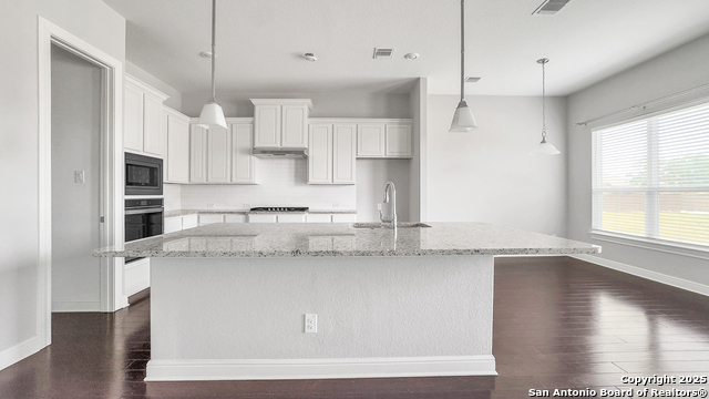 Listing photo id 9 for 212 Big Bend