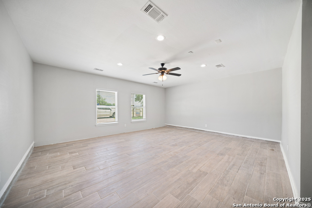Listing photo id 20 for 209 Main S