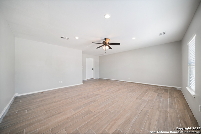 Listing photo id 21 for 209 Main S