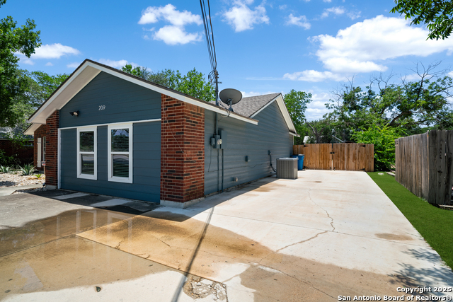 Listing photo id 1 for 209 Main S