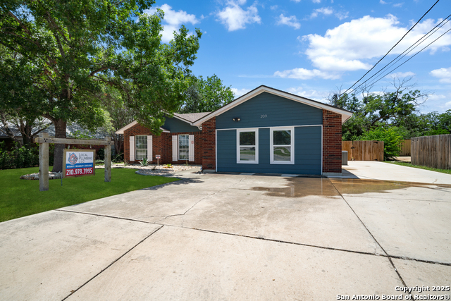 Listing photo id 3 for 209 Main S
