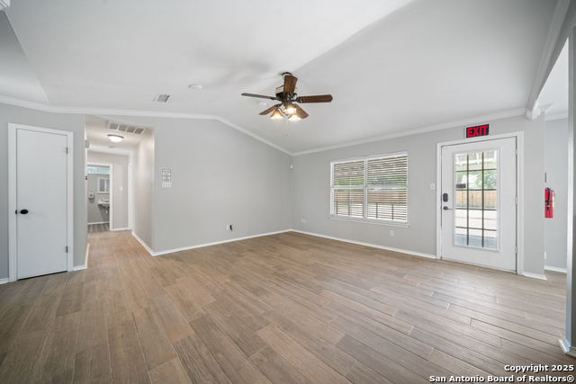Listing photo id 7 for 209 Main S