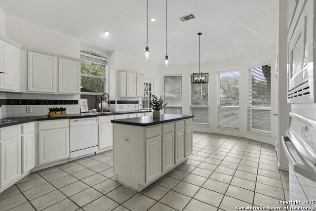 Listing photo id 9 for 13522 Barsan